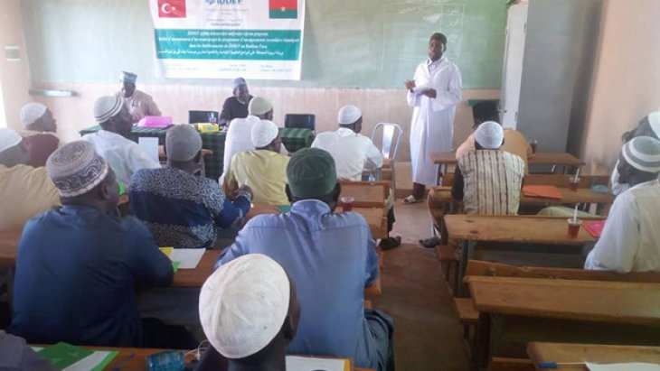 İDDEF Burkina Faso'da 'Eğitim Müessesleri Müfredat Programı' düzenledi